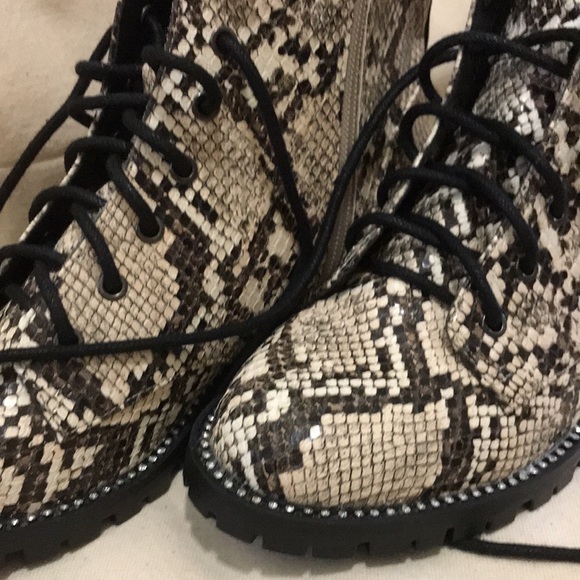 Snake print boots with Rhinestones - Picture 3 of 8